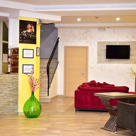 Hotel New Happy Римини Экстерьер фото