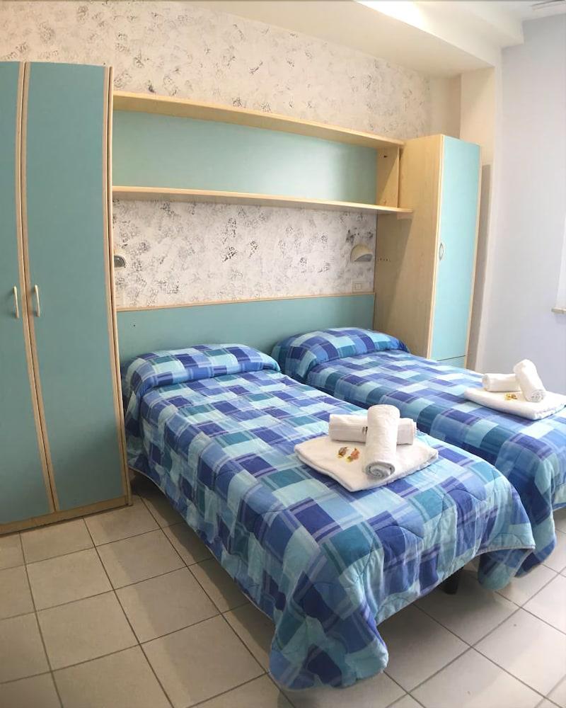 Hotel New Happy Римини Экстерьер фото