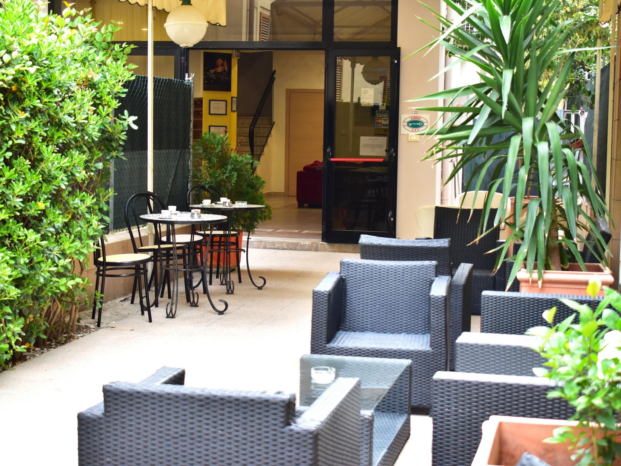 Hotel New Happy Римини Экстерьер фото