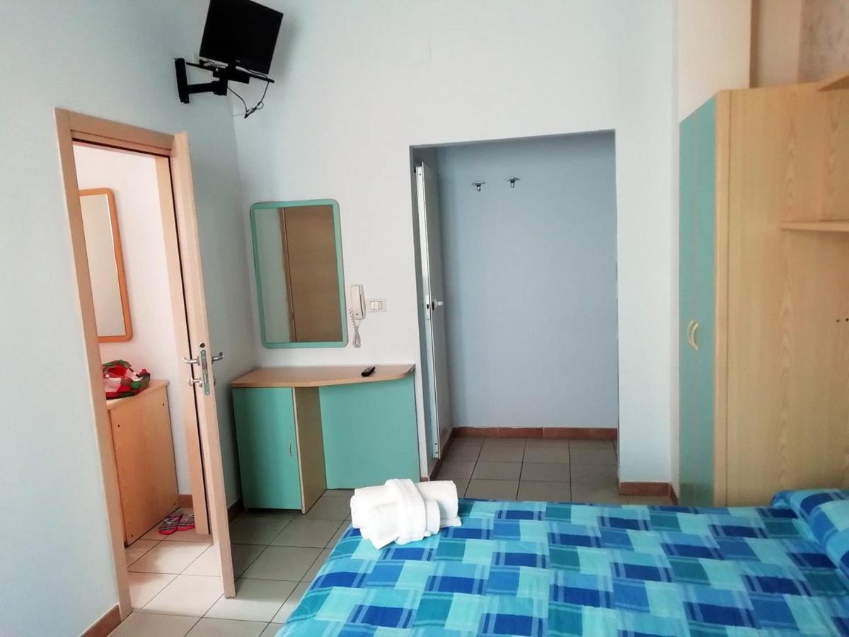 Hotel New Happy Римини Экстерьер фото