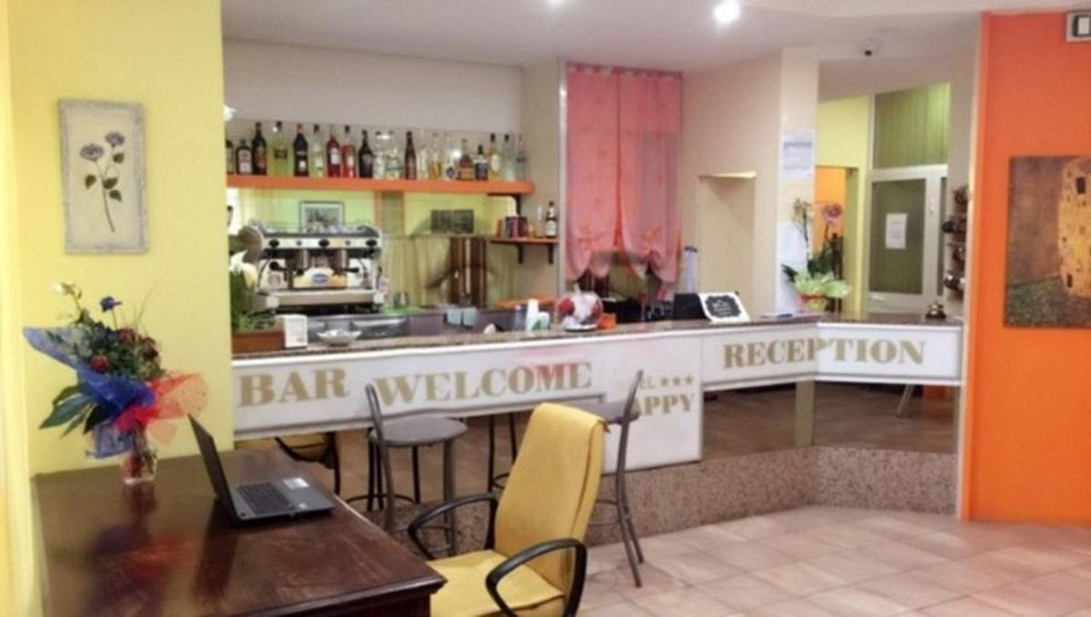 Hotel New Happy Римини Экстерьер фото