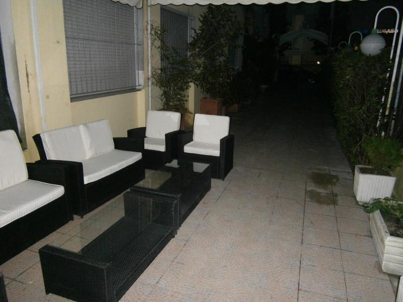 Hotel New Happy Римини Экстерьер фото