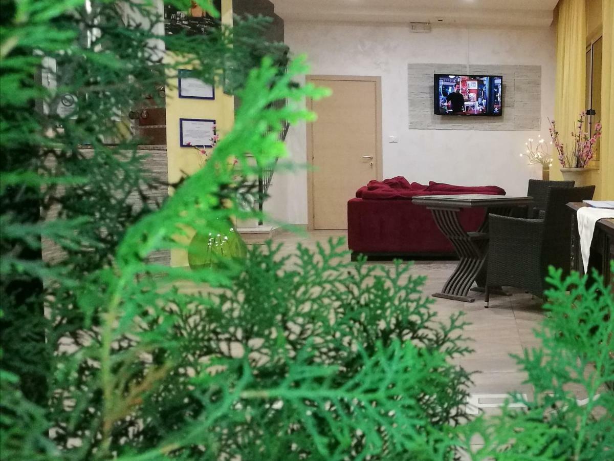 Hotel New Happy Римини Экстерьер фото