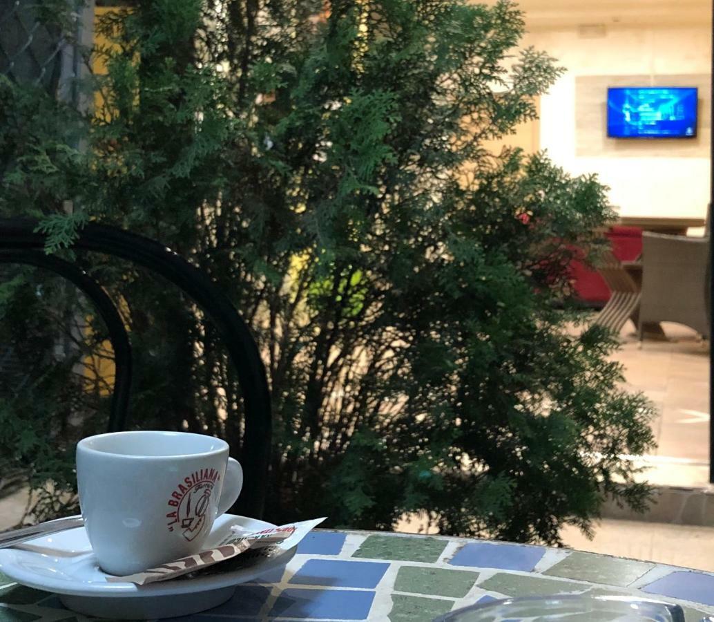 Hotel New Happy Римини Экстерьер фото